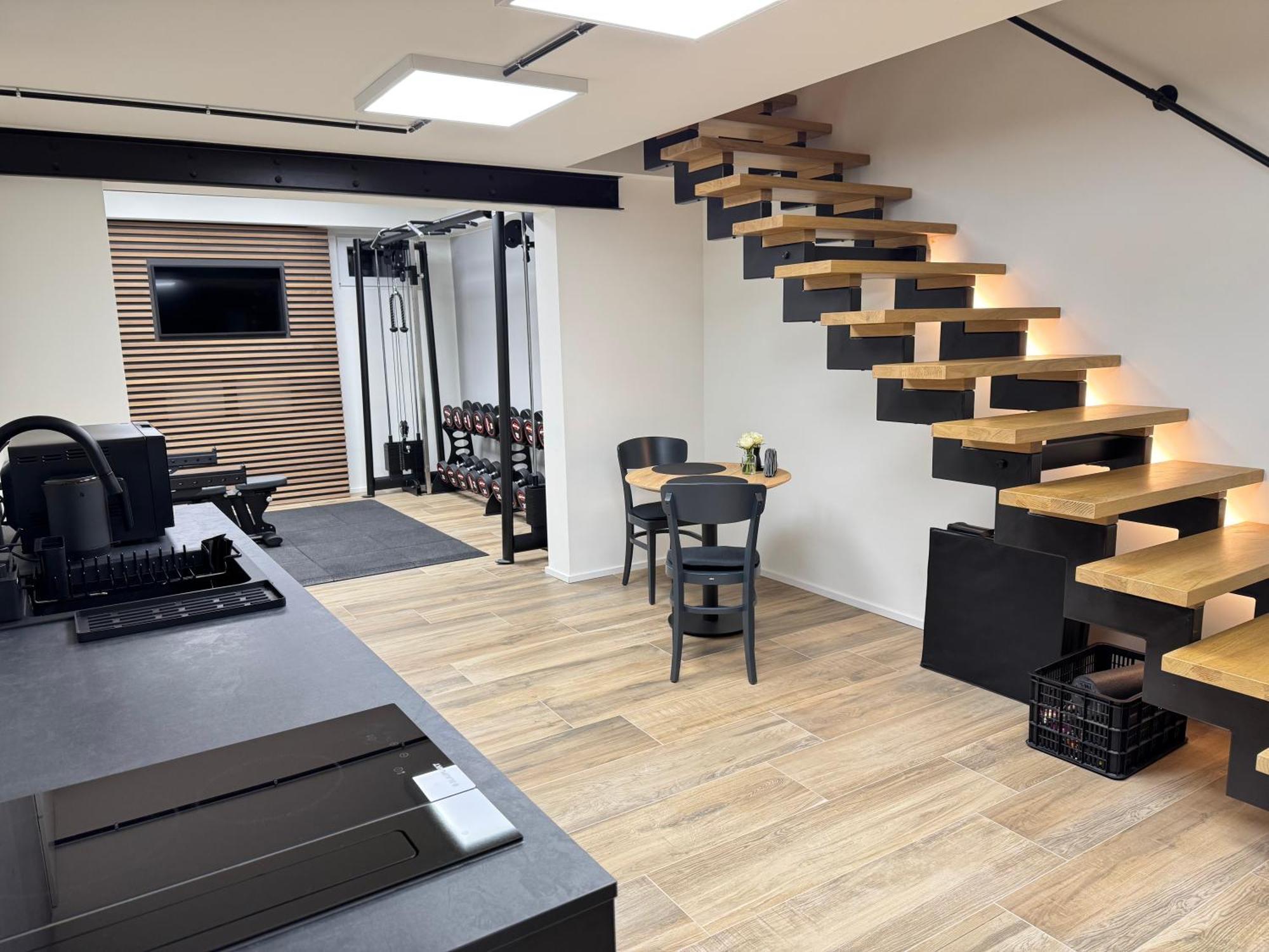 Travel-, Work-, & Fitness-einliegerwohnung *